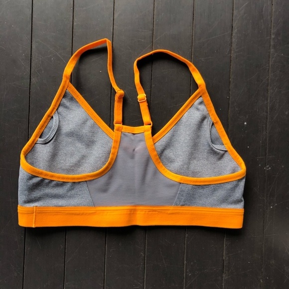 New nike sports bra - Picture 2 of 5